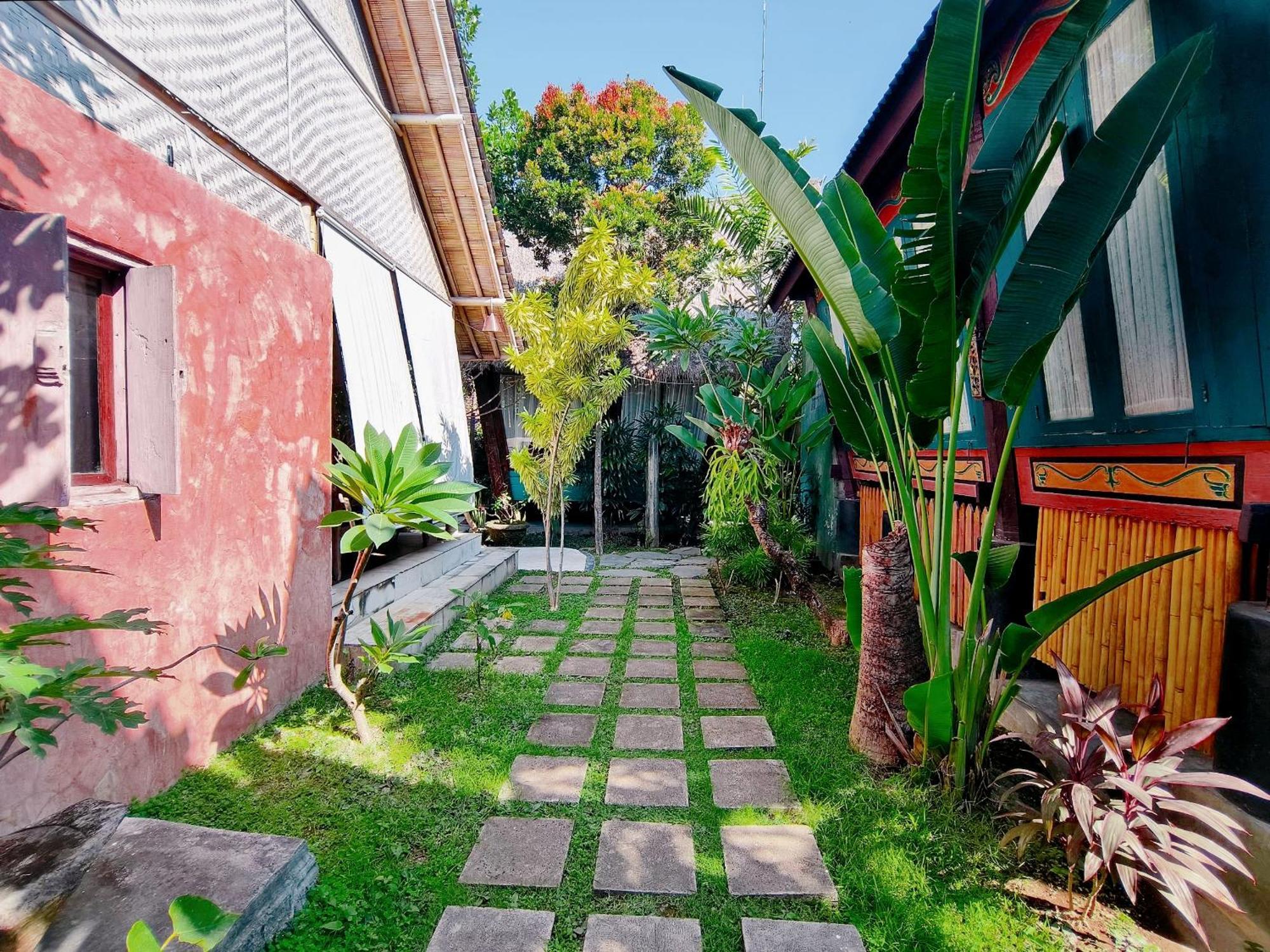 Bed and Breakfast Panda Lumbung Санур Экстерьер фото