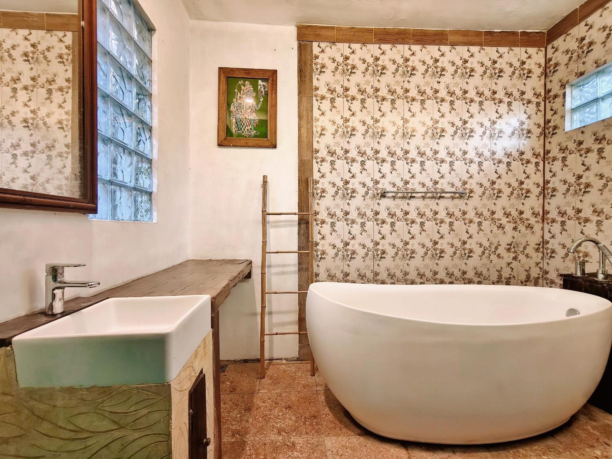 Bed and Breakfast Panda Lumbung Санур Экстерьер фото