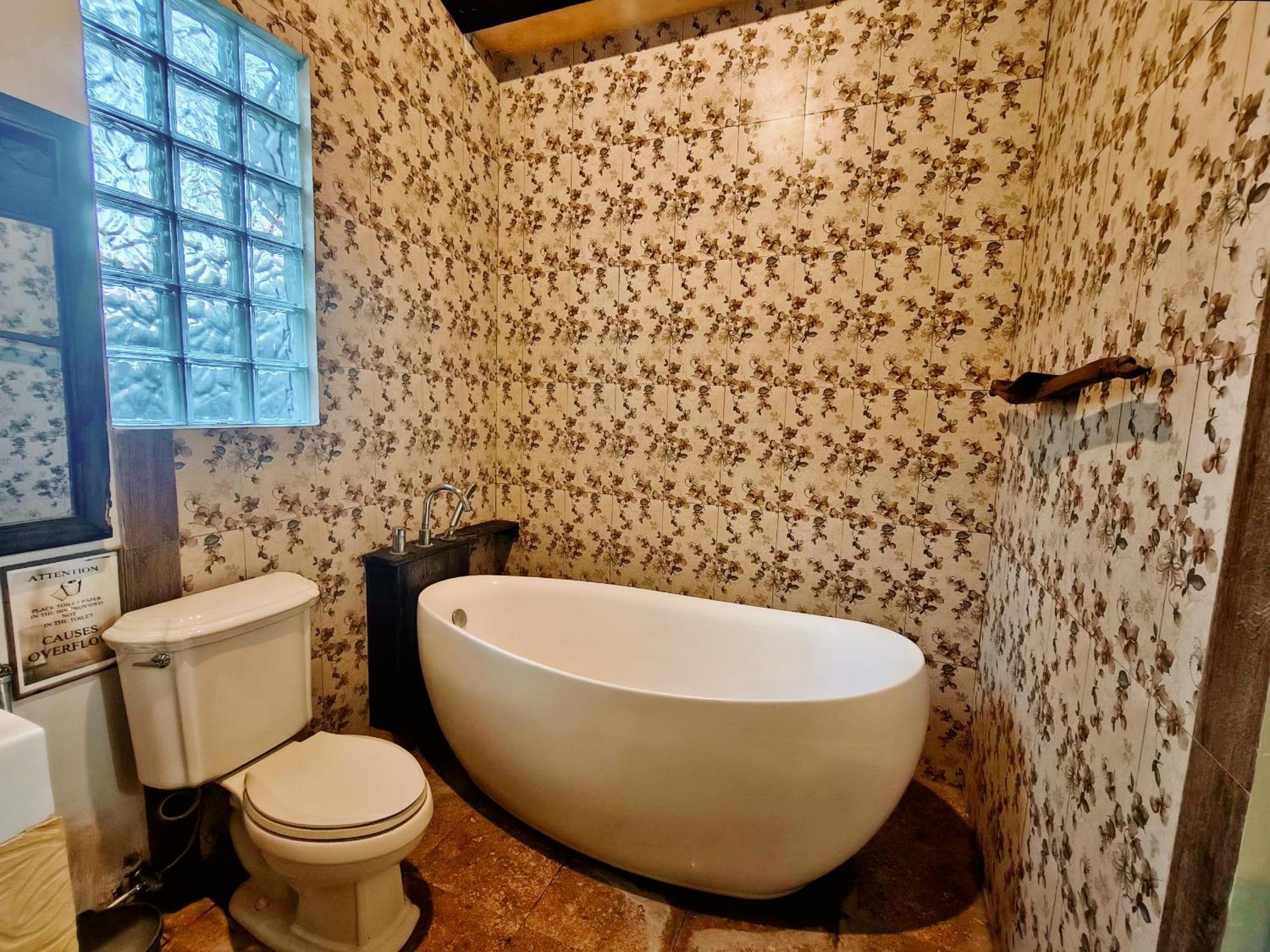 Bed and Breakfast Panda Lumbung Санур Экстерьер фото